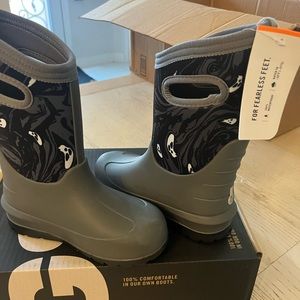 BOGS brand new size 1